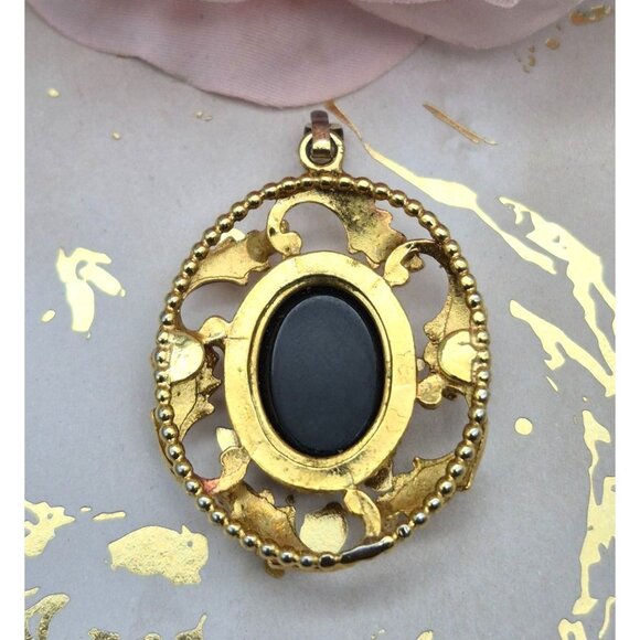 Vintage Whiting & Davis Gold Tone & Black Cameo Leaf Pendant Classic 2" - Picture 4 of 5
